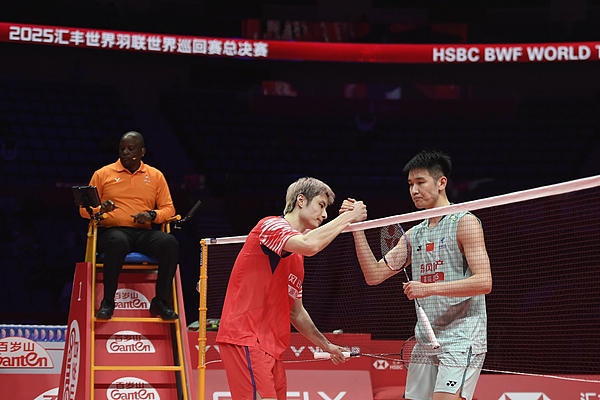 “伤兵内战”石宇奇打败李诗沣，二东说念主要联袂晋级总决赛男单四强的难度不小